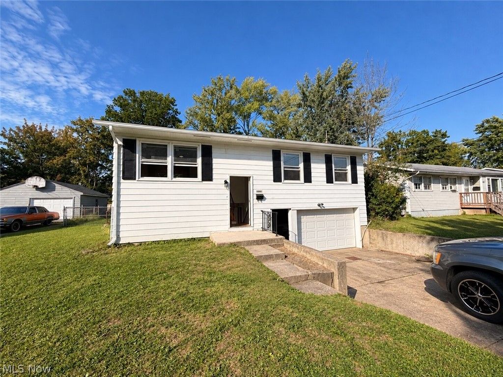 3086 Solar Drive NW, Warren, OH 44485