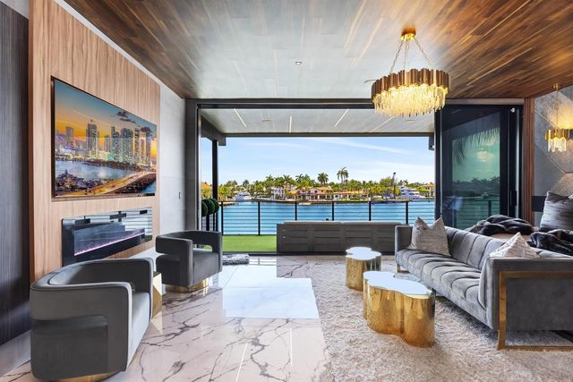 733 Middle River Drive, Fort Lauderdale, FL 33304