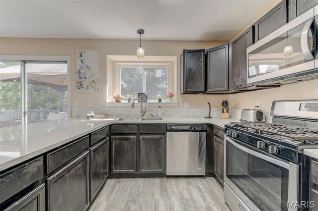 17347 Hilltop Ridge Drive, Eureka, MO 63025