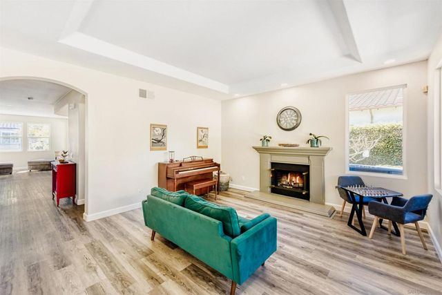 2434 Ridgegate Row, La Jolla, CA 92037