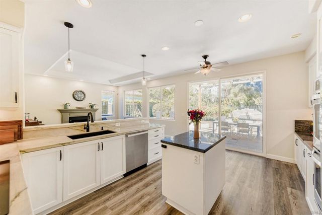 2434 Ridgegate Row, La Jolla, CA 92037