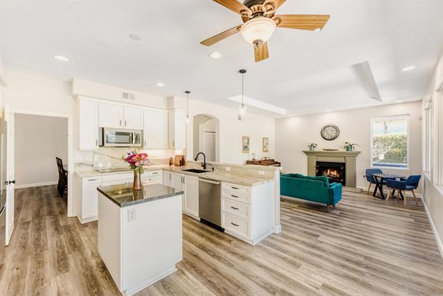 2434 Ridgegate Row, La Jolla, CA 92037