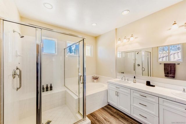 2434 Ridgegate Row, La Jolla, CA 92037