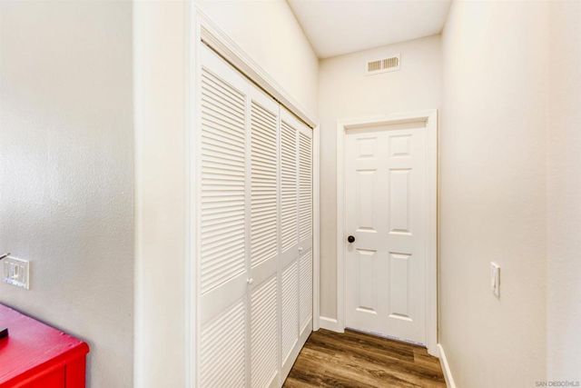 2434 Ridgegate Row, La Jolla, CA 92037