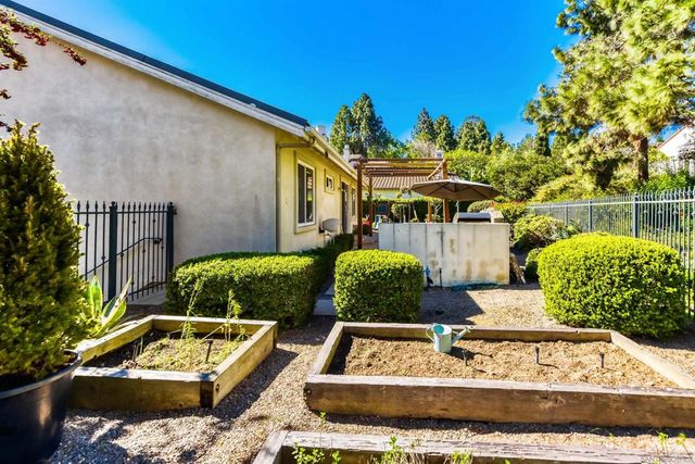 2434 Ridgegate Row, La Jolla, CA 92037