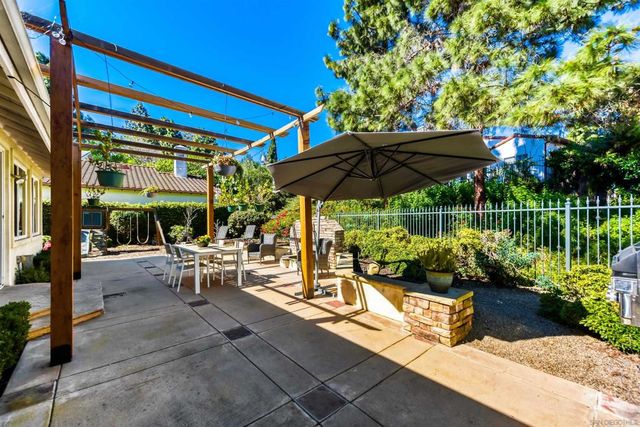 2434 Ridgegate Row, La Jolla, CA 92037