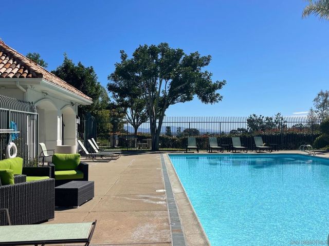 2434 Ridgegate Row, La Jolla, CA 92037