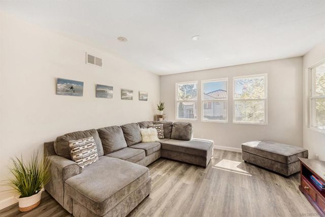 2434 Ridgegate Row, La Jolla, CA 92037