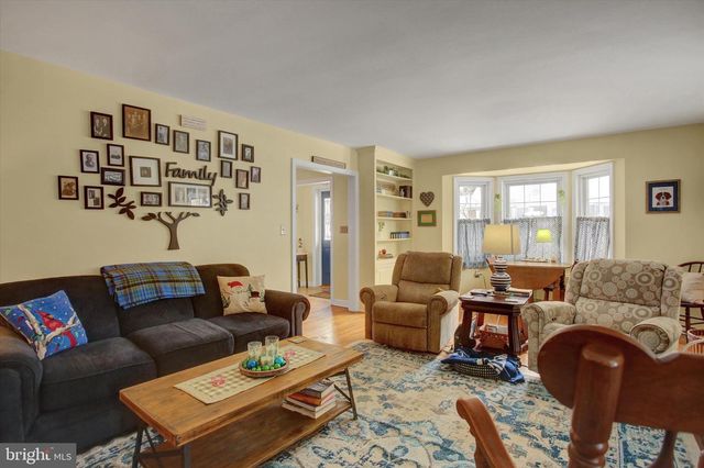 447 S COLDBROOK AVENUE, Chambersburg, PA 17201