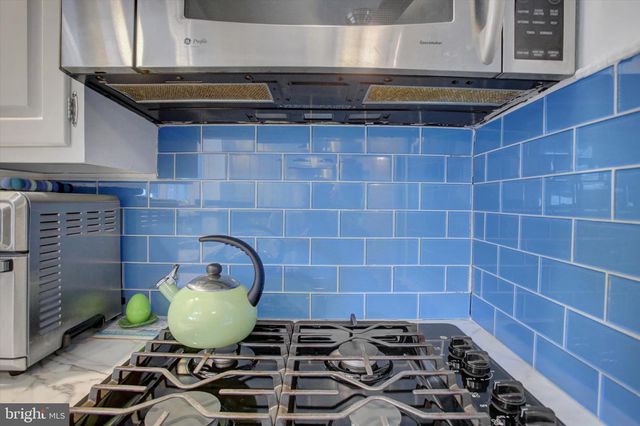 447 S COLDBROOK AVENUE, Chambersburg, PA 17201