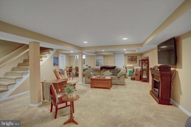 447 S COLDBROOK AVENUE, Chambersburg, PA 17201