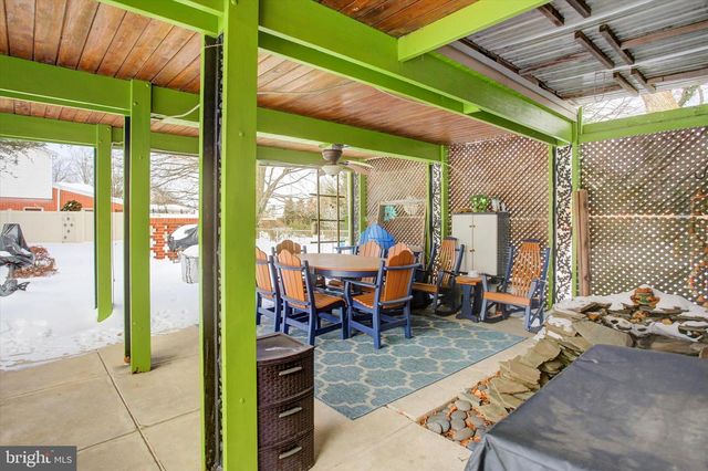 447 S COLDBROOK AVENUE, Chambersburg, PA 17201