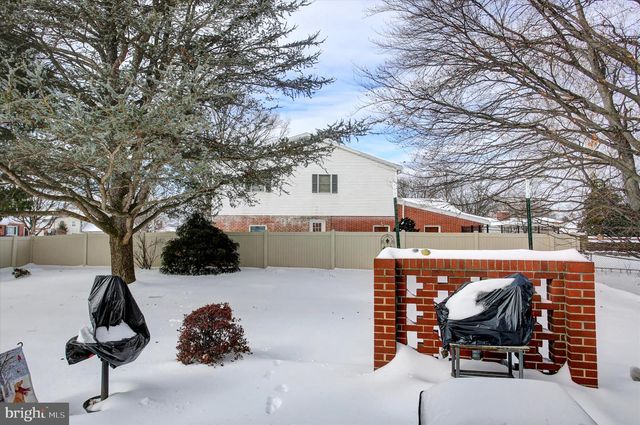 447 S COLDBROOK AVENUE, Chambersburg, PA 17201