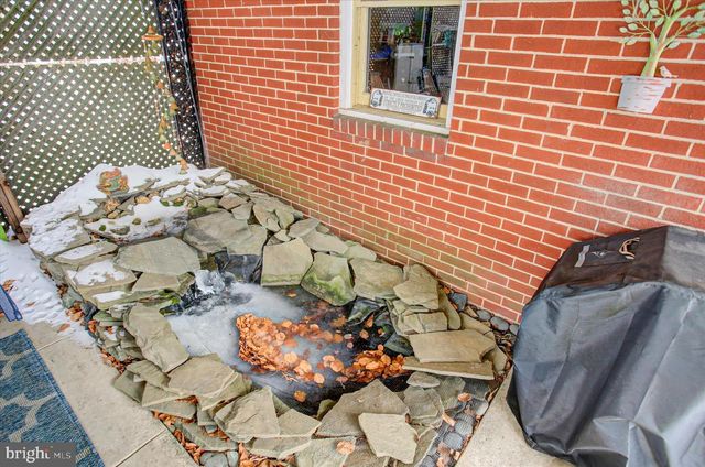 447 S COLDBROOK AVENUE, Chambersburg, PA 17201