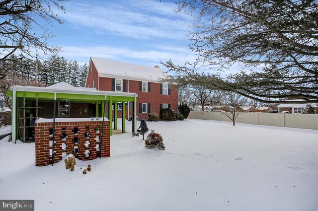 447 S COLDBROOK AVENUE, Chambersburg, PA 17201