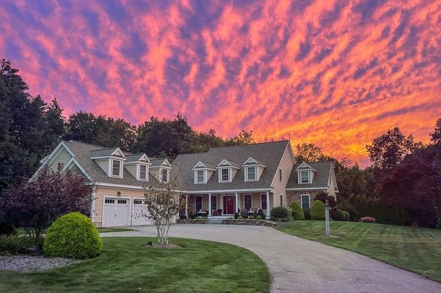 17 Winslow Drive, Atkinson, NH 03811