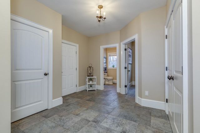 17 Winslow Drive, Atkinson, NH 03811