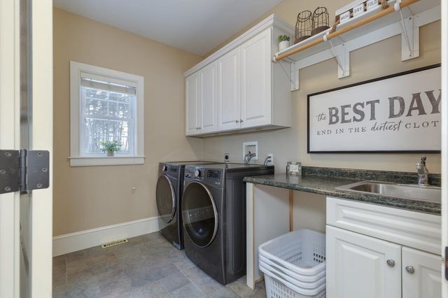 17 Winslow Drive, Atkinson, NH 03811