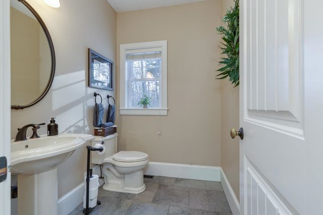 17 Winslow Drive, Atkinson, NH 03811