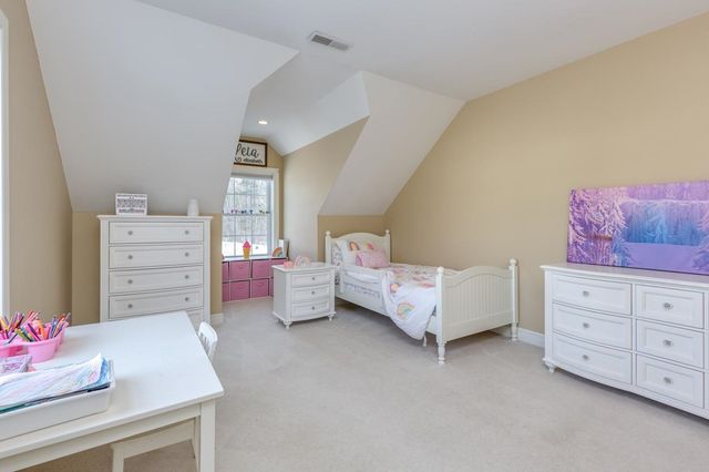 17 Winslow Drive, Atkinson, NH 03811