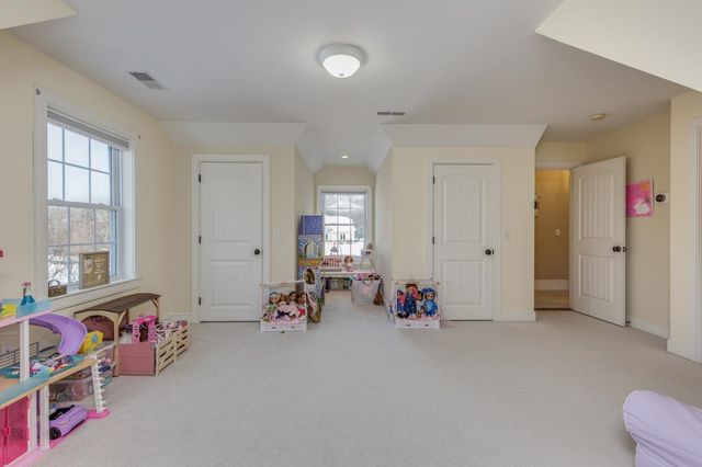 17 Winslow Drive, Atkinson, NH 03811