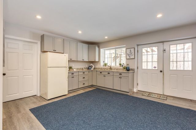 17 Winslow Drive, Atkinson, NH 03811