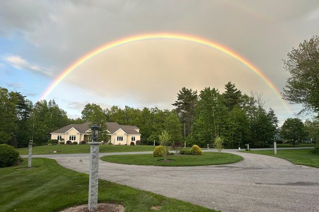 17 Winslow Drive, Atkinson, NH 03811