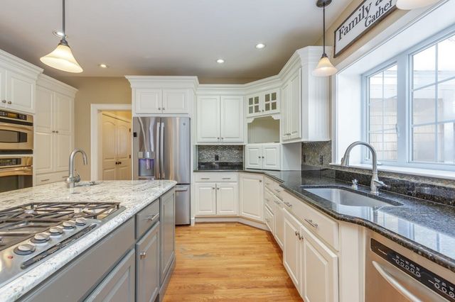 17 Winslow Drive, Atkinson, NH 03811