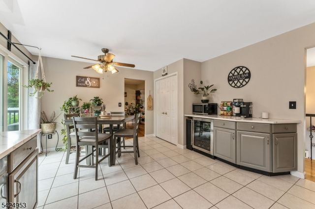 64 Stonehenge Dr, Lopatcong Twp., NJ 08865