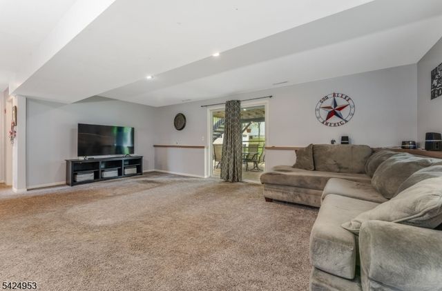 64 Stonehenge Dr, Lopatcong Twp., NJ 08865