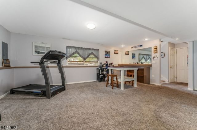 64 Stonehenge Dr, Lopatcong Twp., NJ 08865