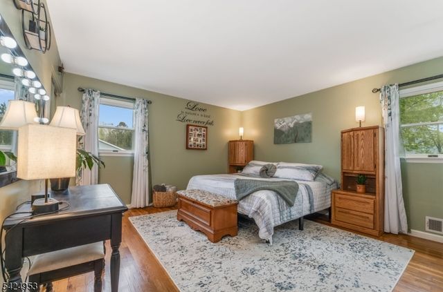 64 Stonehenge Dr, Lopatcong Twp., NJ 08865