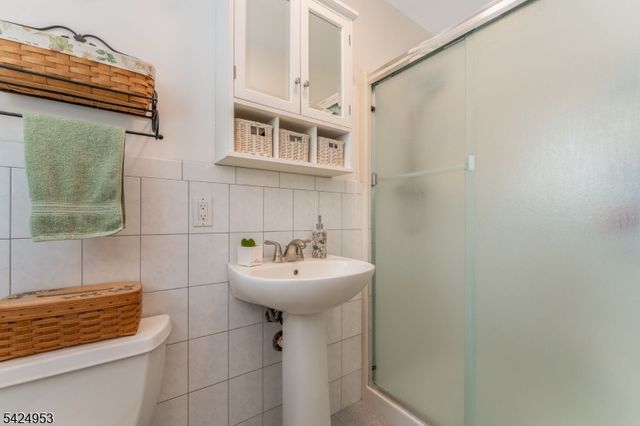 64 Stonehenge Dr, Lopatcong Twp., NJ 08865