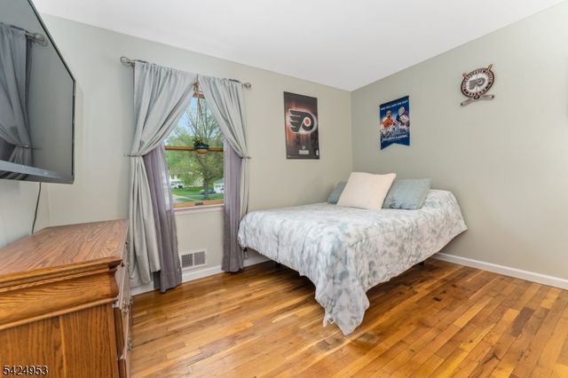 64 Stonehenge Dr, Lopatcong Twp., NJ 08865
