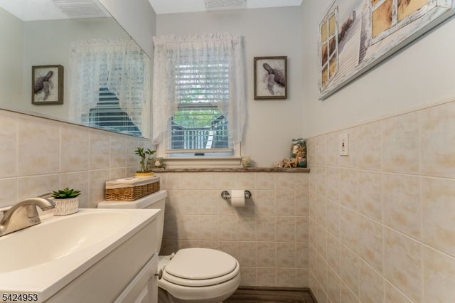 64 Stonehenge Dr, Lopatcong Twp., NJ 08865