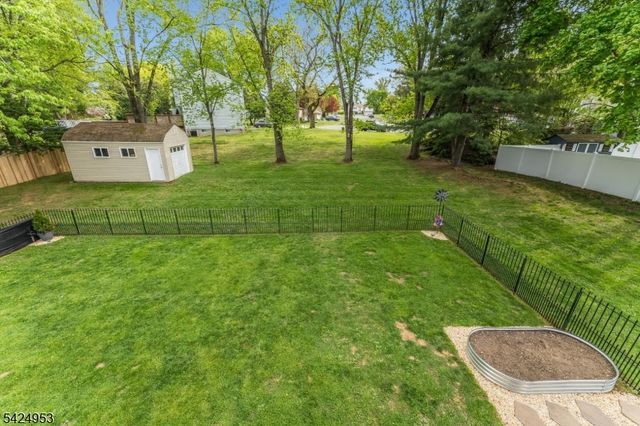 64 Stonehenge Dr, Lopatcong Twp., NJ 08865