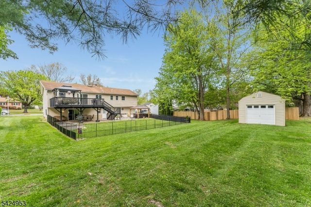 64 Stonehenge Dr, Lopatcong Twp., NJ 08865