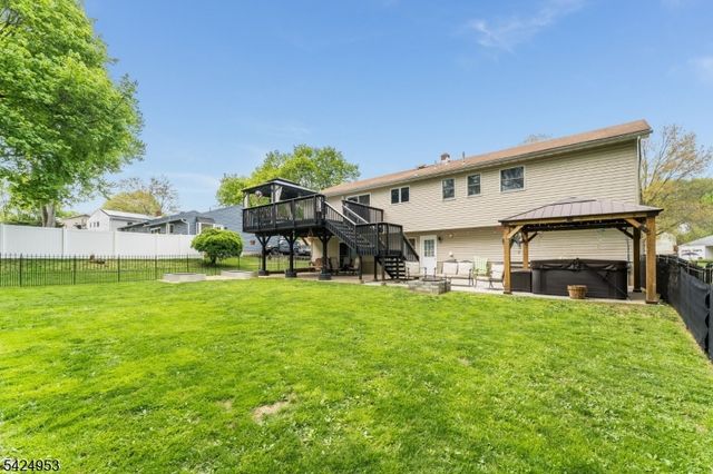 64 Stonehenge Dr, Lopatcong Twp., NJ 08865