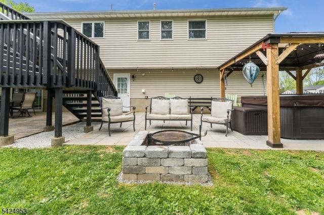 64 Stonehenge Dr, Lopatcong Twp., NJ 08865
