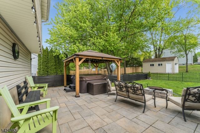 64 Stonehenge Dr, Lopatcong Twp., NJ 08865