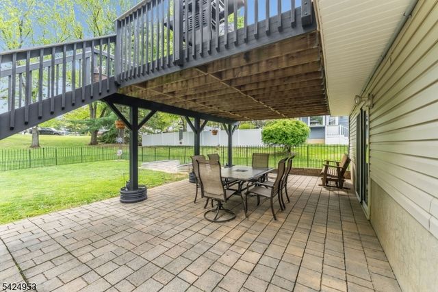 64 Stonehenge Dr, Lopatcong Twp., NJ 08865