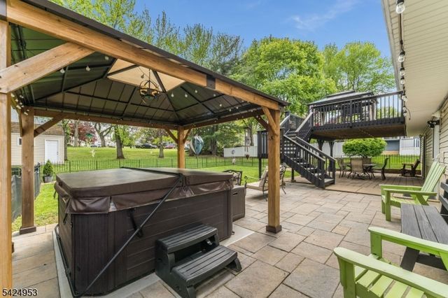 64 Stonehenge Dr, Lopatcong Twp., NJ 08865