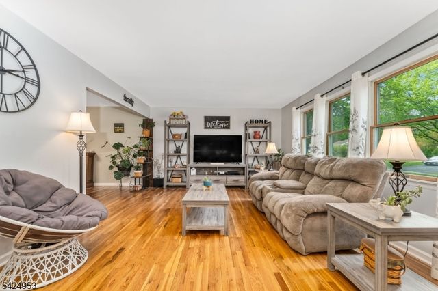 64 Stonehenge Dr, Lopatcong Twp., NJ 08865