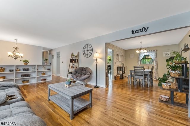 64 Stonehenge Dr, Lopatcong Twp., NJ 08865