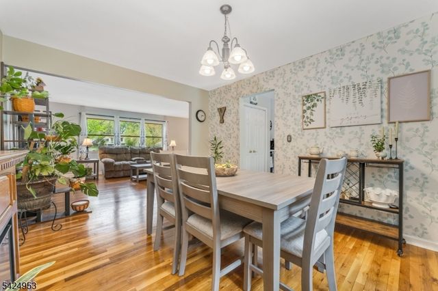 64 Stonehenge Dr, Lopatcong Twp., NJ 08865
