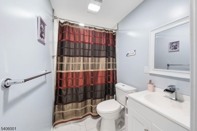 61 Keer Ave, Newark City, NJ 07112