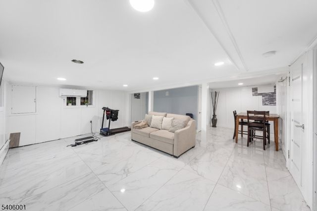 61 Keer Ave, Newark City, NJ 07112