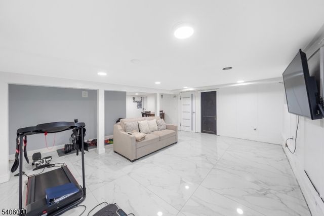 61 Keer Ave, Newark City, NJ 07112