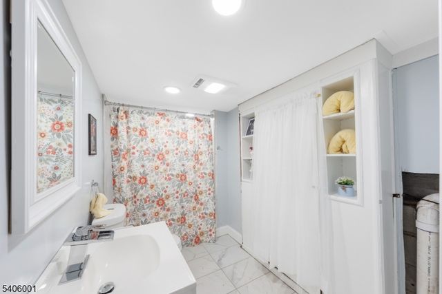 61 Keer Ave, Newark City, NJ 07112