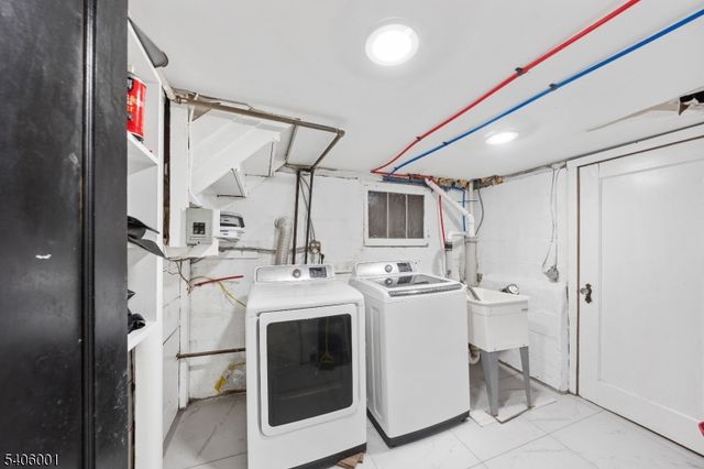 61 Keer Ave, Newark City, NJ 07112